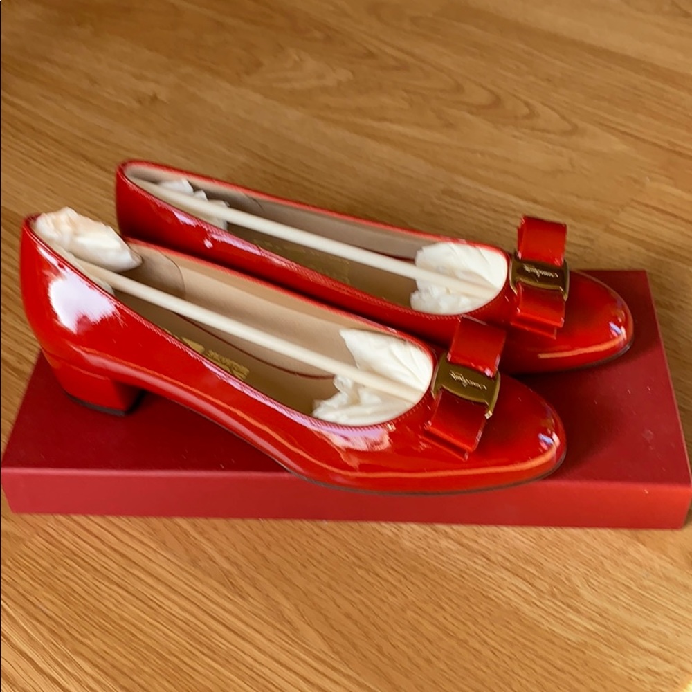 Salvatore Ferragamo Vara Pumps in red brand new.